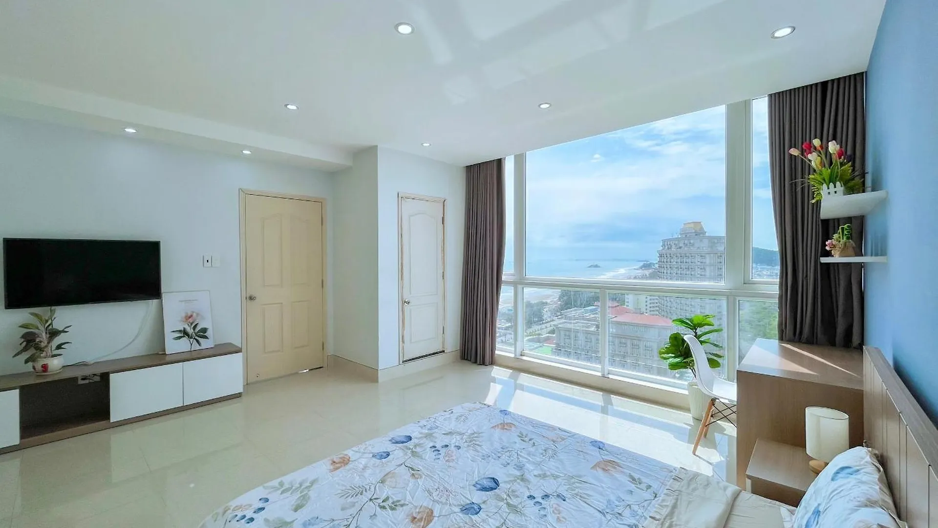 Daire Can Ho Oasky,3 Phong View Dep Nhin Ra Bien,Nui Va Ho Bau Sen Vung Tau